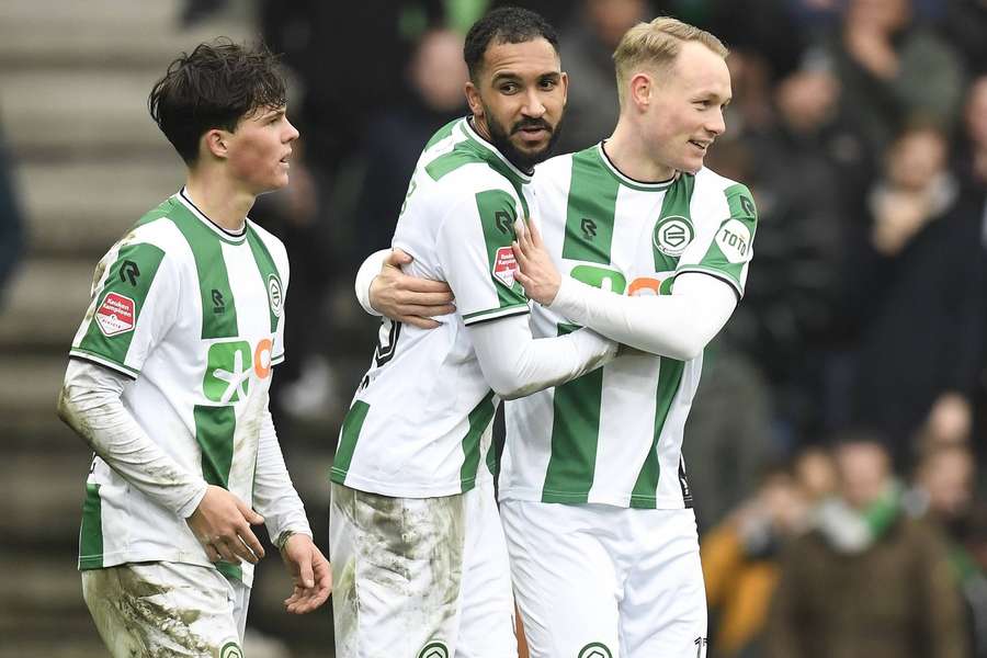 FC Groningen viert de 3-0 tegen Top Oss