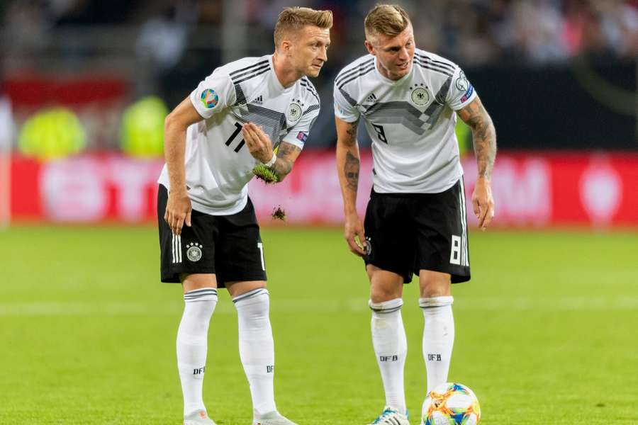 Marco Reus e Toni Kroos jogaram lado a lado na seleção nacional durante anos.