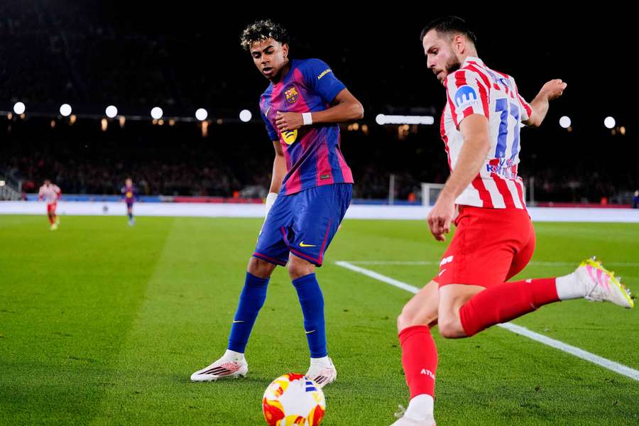 Hancko v súboji proti Yamalovi.