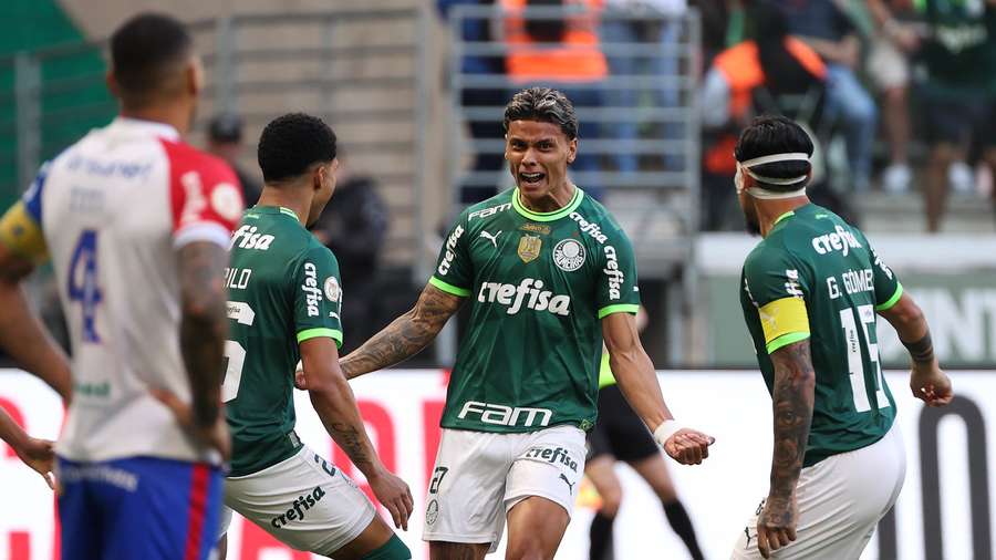 Richard Ríos comemora primeiro gol do Palmeiras contra o Fortaleza