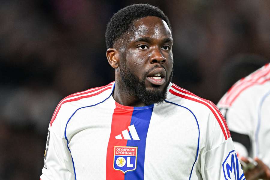 Orel Mangala avec Lyon. Orel Mangala avec Lyon.