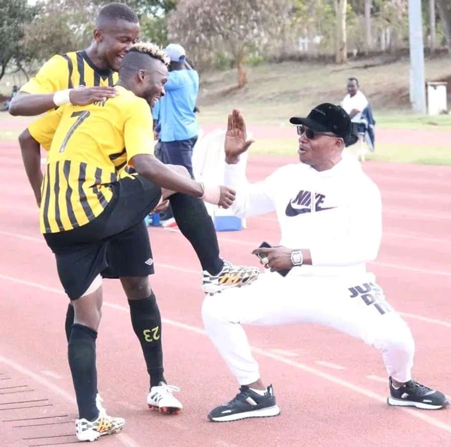 Kalekwa confronted the match officials during the half-time break. Kalekwa confronted the match officials during the half-time break.