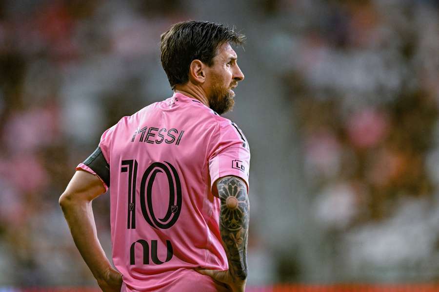 Messi scapă de suspendare după cinci cartonașe galbene