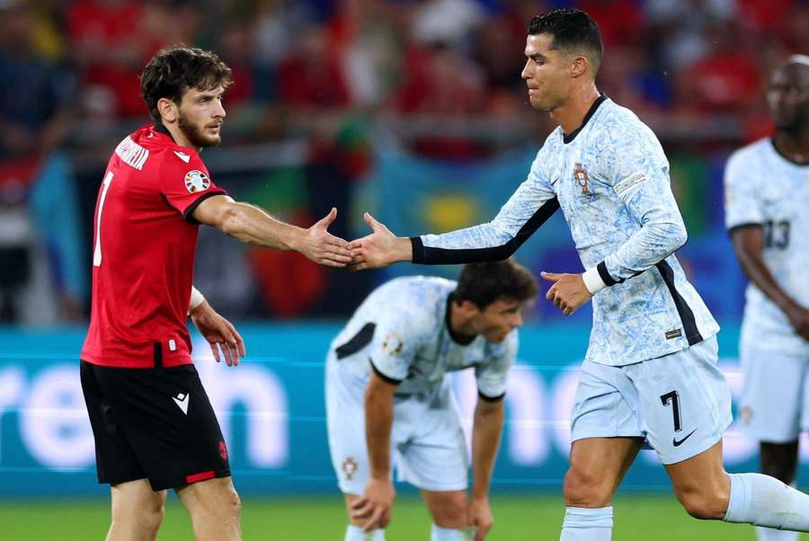 Cristiano Ronaldo sends message to PSG's Kvaratskhelia after devastating ACL blow