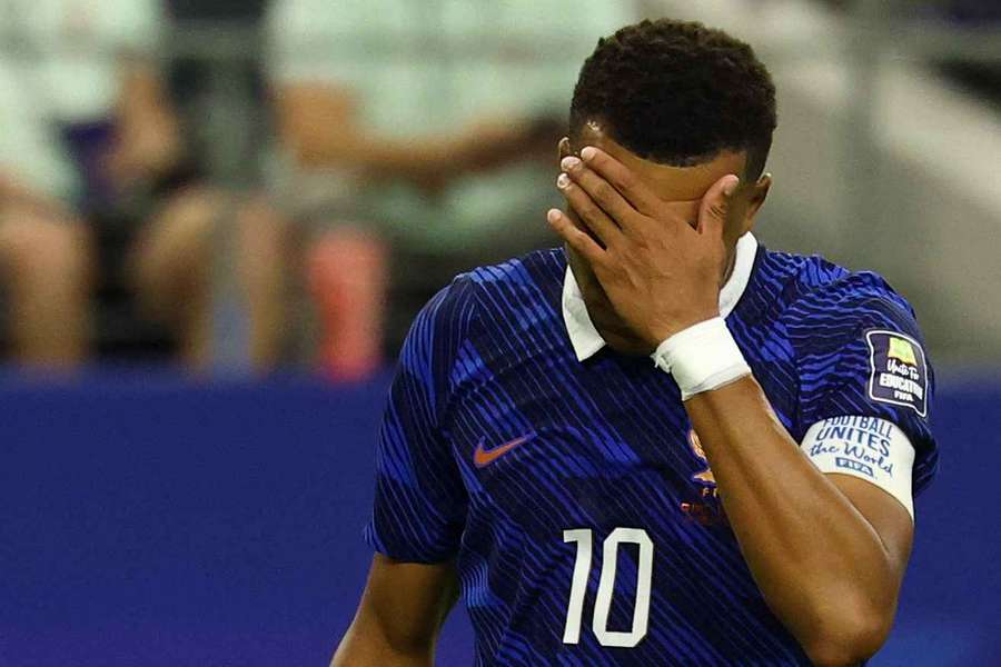 Kylian Mbappe kann es nach dem Spiel nicht fassen. Kylian Mbappe kann es nach dem Spiel nicht fassen.