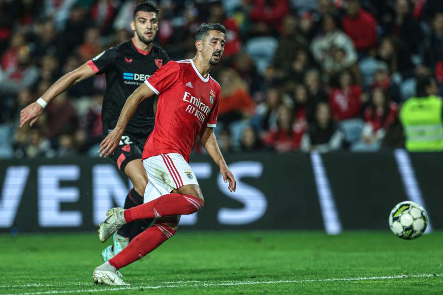 André Almeida foi titular no Benfica