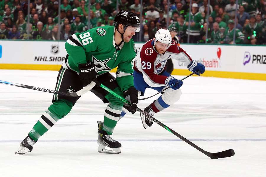 Rantanen in action for Dallas against former team Colorado Rantanen in action for Dallas against former team Colorado