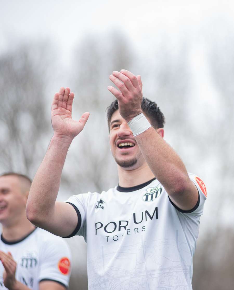 Radosť Begalu po zdolaní Tatrana. Radosť Begalu po zdolaní Tatrana.
