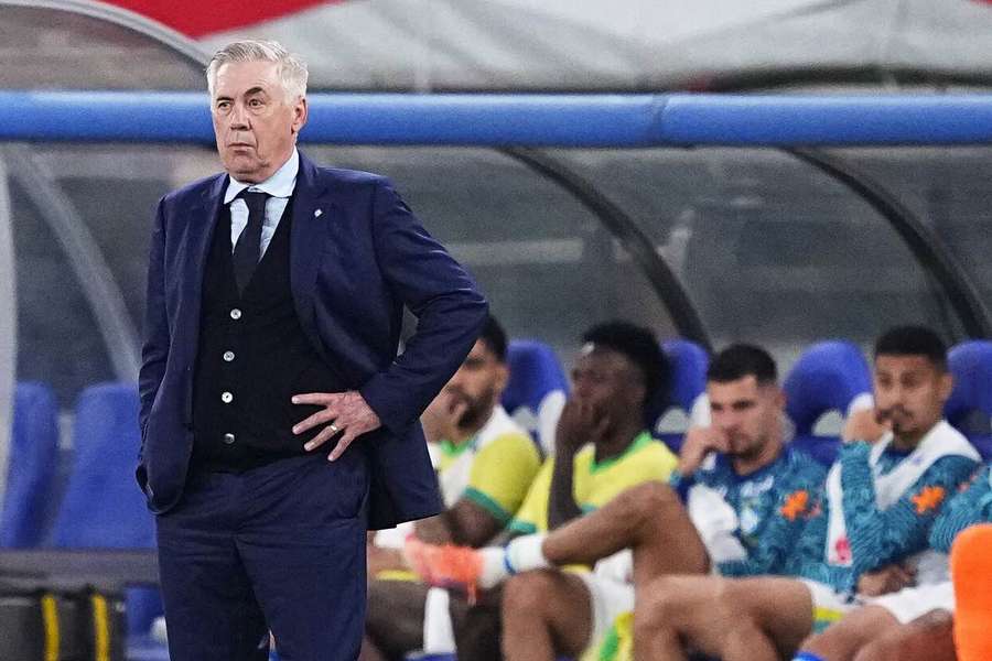Carlo Ancelotti na lavičce brazilské reprezentace. Carlo Ancelotti na lavičce brazilské reprezentace.