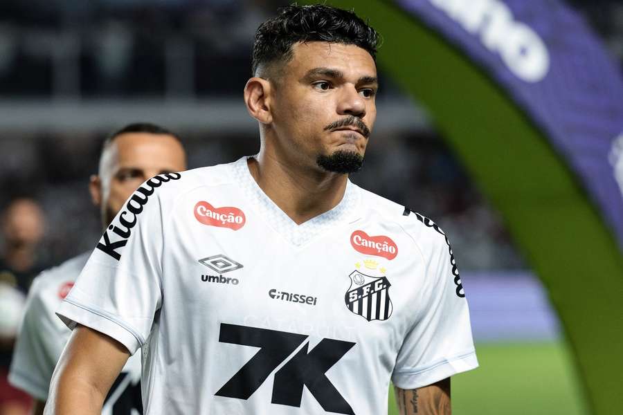 Tiquinho Soares não rendeu o esperado no Santos Tiquinho Soares não rendeu o esperado no Santos