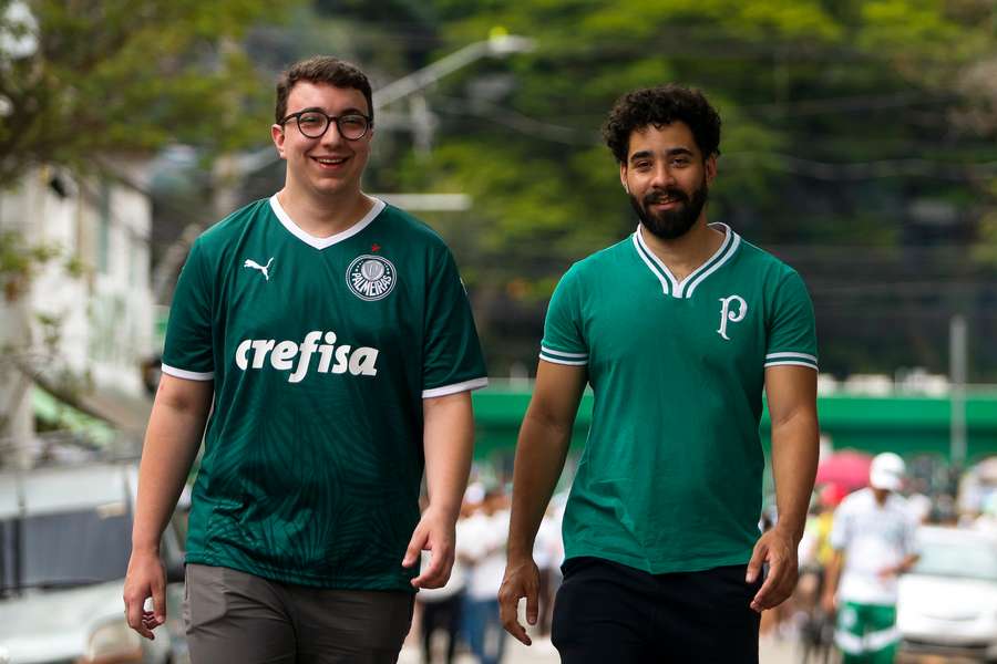 Nathan Mouro e Gleison Oliveira, membros da torcida alviverde e de grupo LGBTQIA+