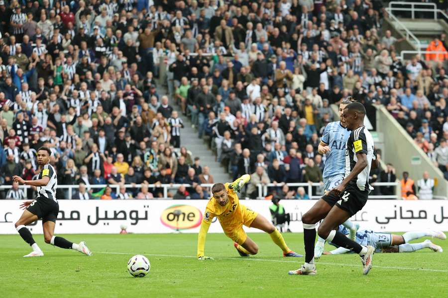 Newcastle wydarło pełną pulę w spotkaniu z Tottenhamem. Chelsea tylko zremisowała 