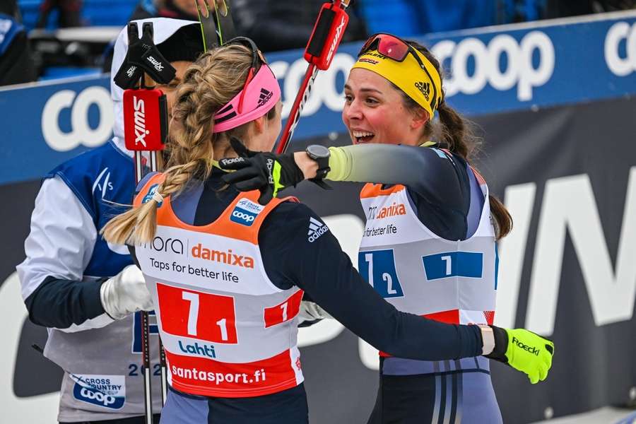 Die deutschen Skilangläuferinnen Laura Gimmler und Coletta Rydzek haben das erste deutsche Teamsprint-Podest im Weltcup seit sieben Jahren erreicht.