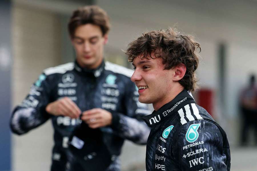 Kimi Antonelli a fine gara insieme a George Russell Kimi Antonelli a fine gara insieme a George Russell