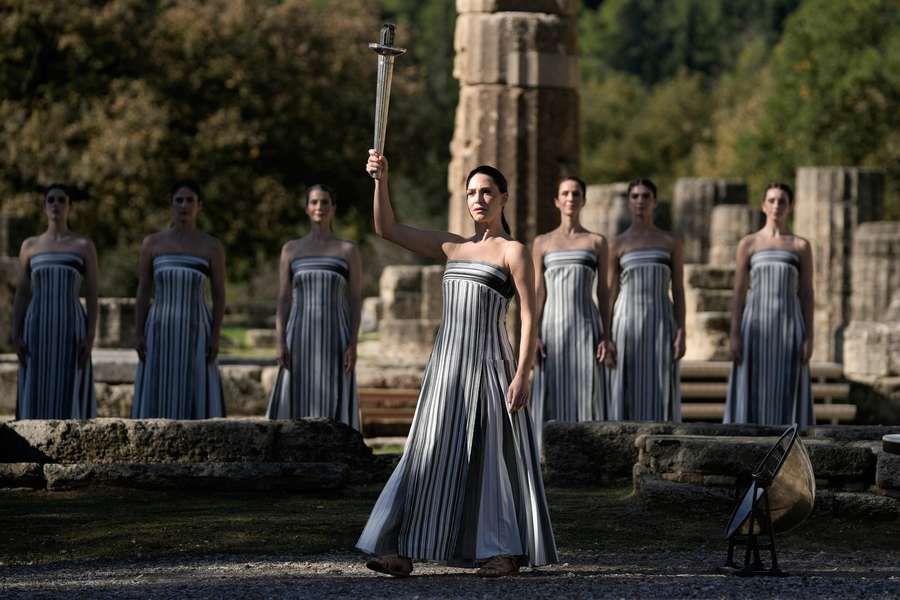 Das Feuer sollte ursprünglich in den Ruinen des Hera-Tempels im antiken Olympia entzündet werden