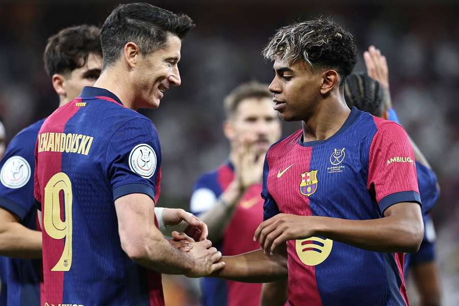 Lamine Yamal et Robert Lewandowski, après le but du 1-1 de l'Espagnol contre le Real Madrid. 