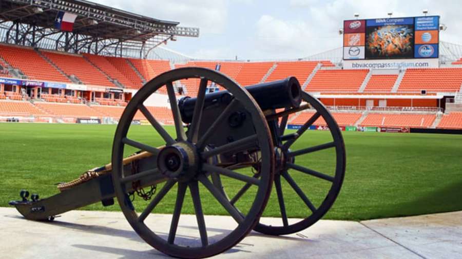 The Texas derby is played over a replica of an 18th century cannon, the so-called El Capitan.
