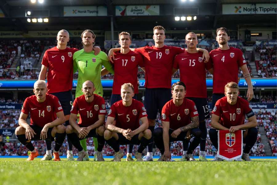 Seleção norueguesa não segurou o resultado jogando diante da sua torcida