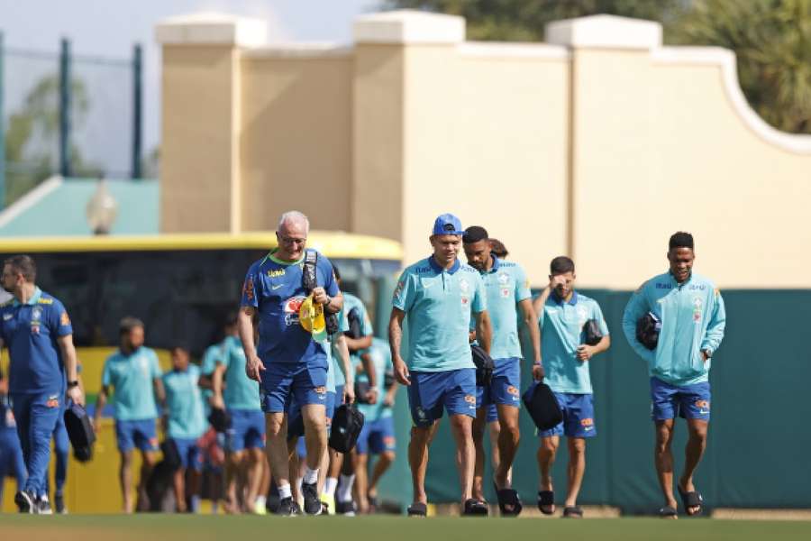 Seleção Brasileira na chegada ao complexo de treinamento de Orlando