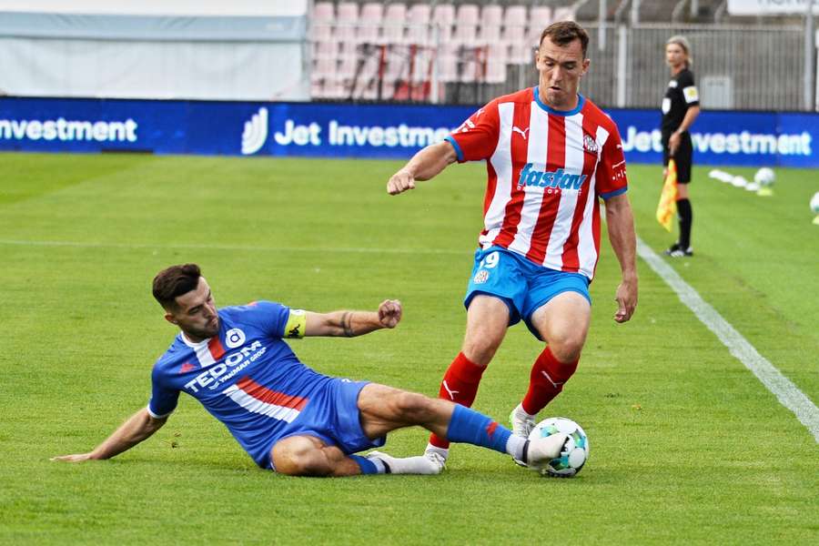 První brněnské derby mezi Artisem a Zbrojovkou skončilo remízou.