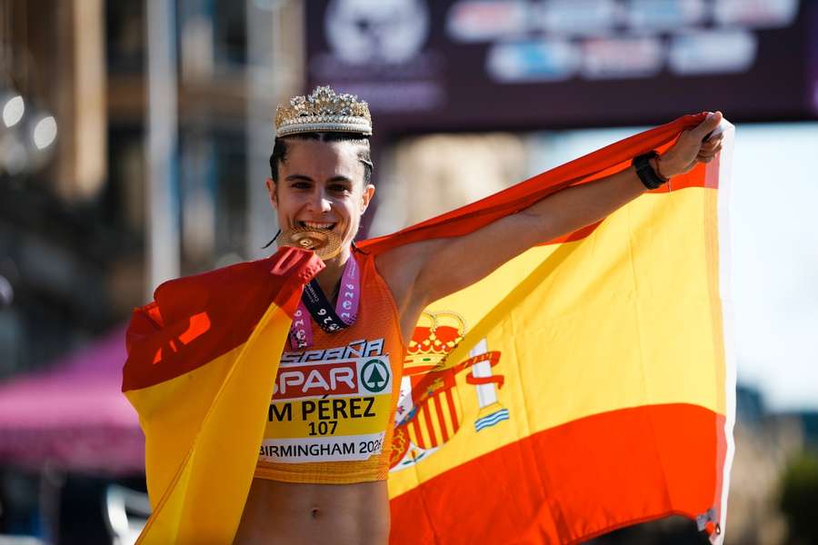 María Pérez celebra su oro en el medio maratón marcha María Pérez celebra su oro en el medio maratón marcha