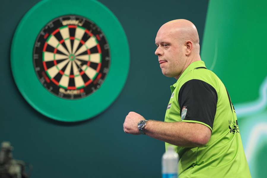 Van Gerwen dominant