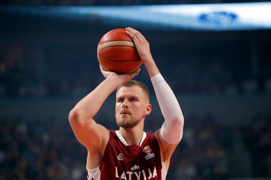 Kristpas Porzingis in actie namens Letland