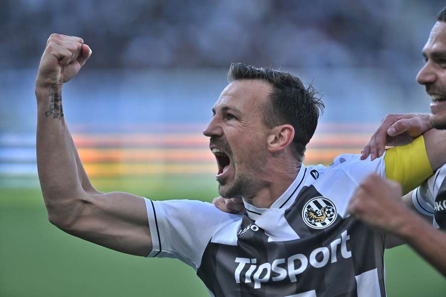 Hradecký lídr Vladimír Darida a jeho euforie v duelu se Spartou. Hradecký lídr Vladimír Darida a jeho euforie v duelu se Spartou.
