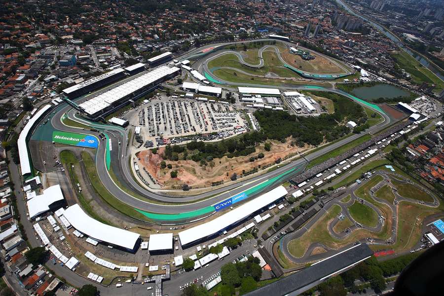 Luftaufnahme des Autodromo Jose Carlos Pace