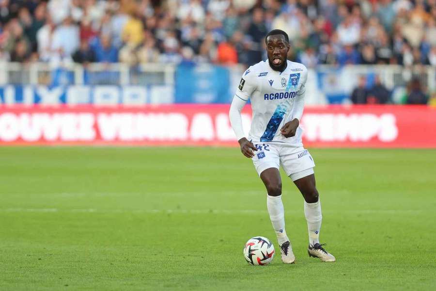 Owusu in action for Auxerre