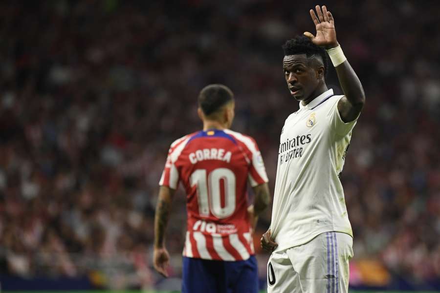 Vinícius Jr. foi alvo de racistas antes e durante o clássico contra o Atlético de Madrid