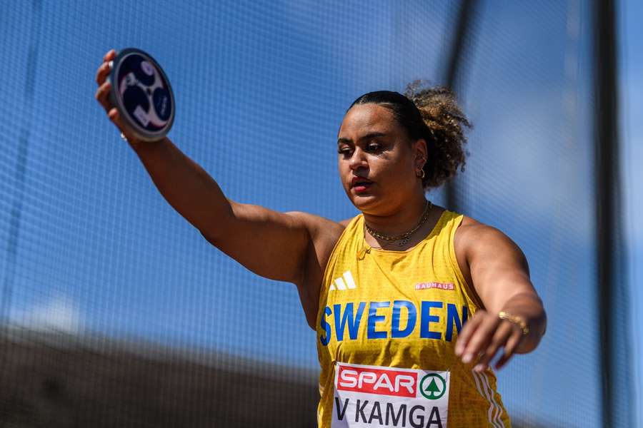 Kamga prepares for her only throw of qualification