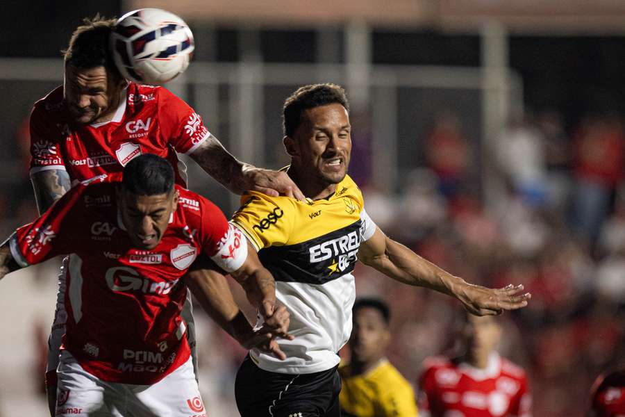 Vila Nova e Criciúma ficaram no empate em Goiânia