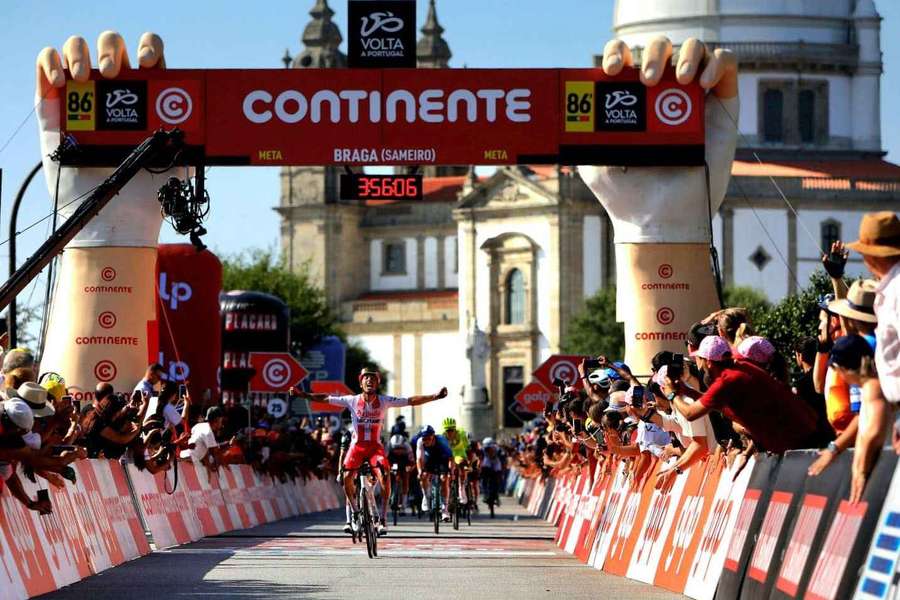 Nicolás Tivani celebra o triunfo