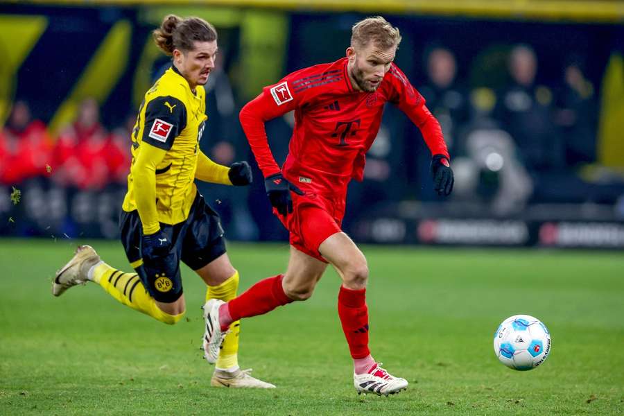 Marcel Sabitzer (l.) und Konrad Laimer (r.) im Laufduell.