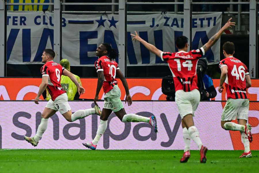 Jovic celebra un gol con el Milan