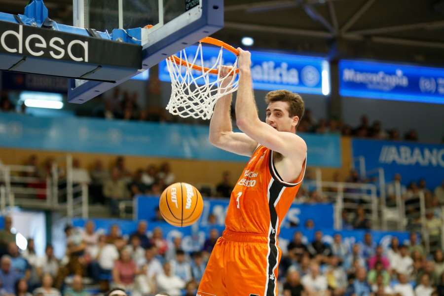 Nate Reuvers con el Valencia Basket