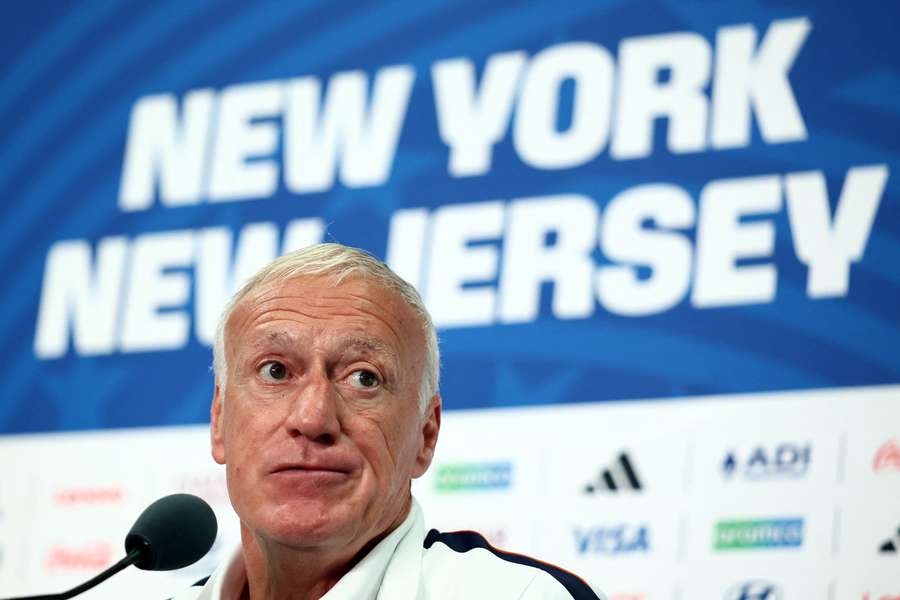 Deschamps durante coletiva de imprensa no MetLife Stadium Deschamps durante coletiva de imprensa no MetLife Stadium