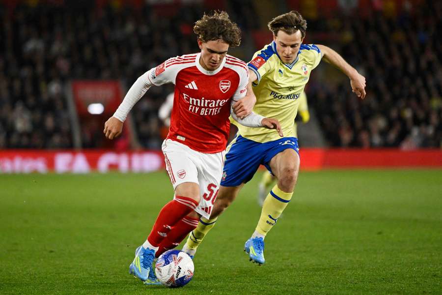 Wilshere urges England to take Arsenal teen Dowman to World Cup