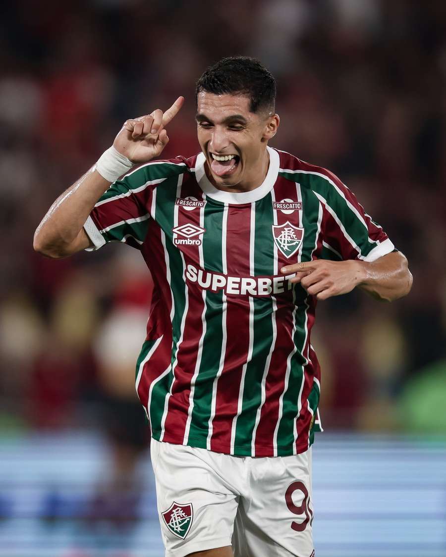 Serna fez o segundo gol do Fluminense no Maracanã