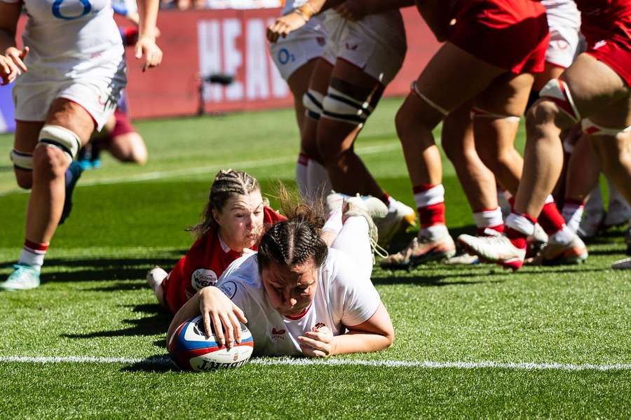 Amy Cokayne scores England's sixth try against Wales