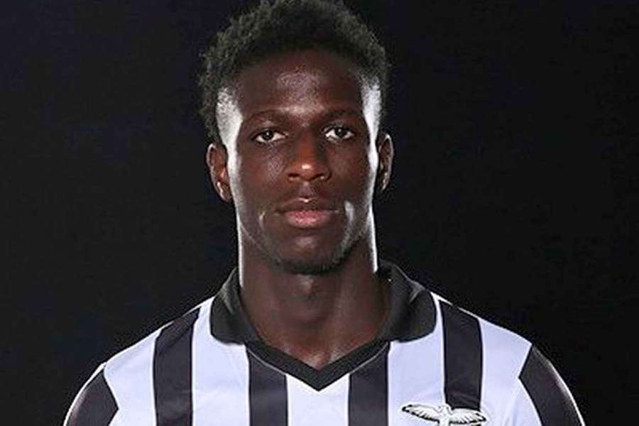 Buba, central de 19 anos do Portimonense
