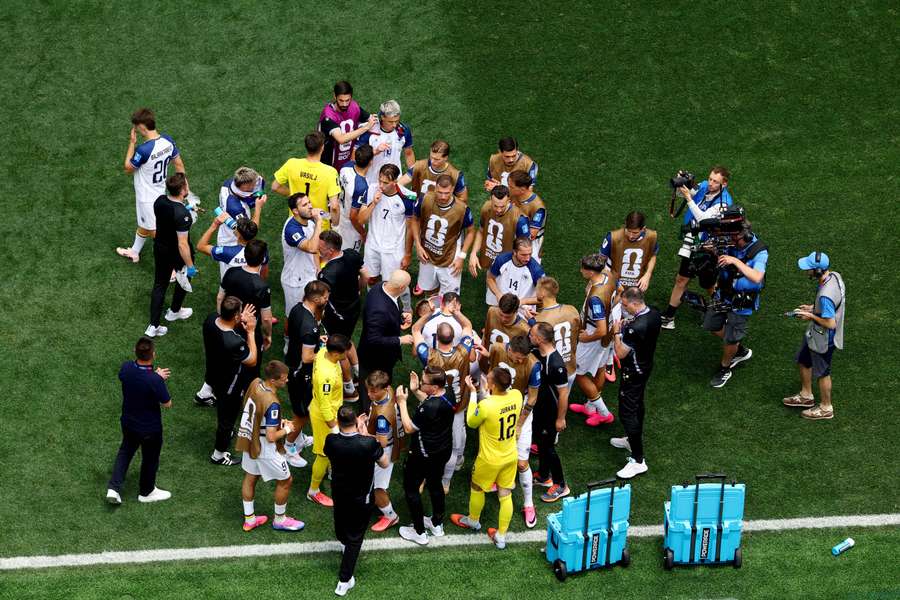 Przerwy na nawodnienie podczas mundialu wzbudzają kontrowersje także wśród naukowców Przerwy na nawodnienie podczas mundialu wzbudzają kontrowersje także wśród naukowców