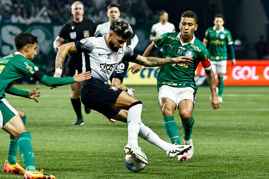 Fans van gastheer Corinthians kunnen het groen van Palmeiras niet verdragen