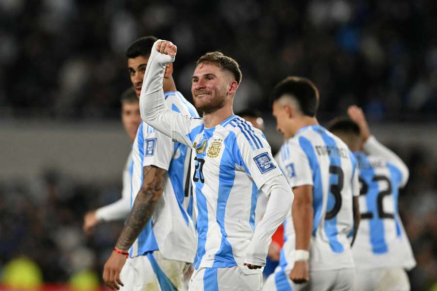 A Argentina bateu o Chile com gols no segundo tempo