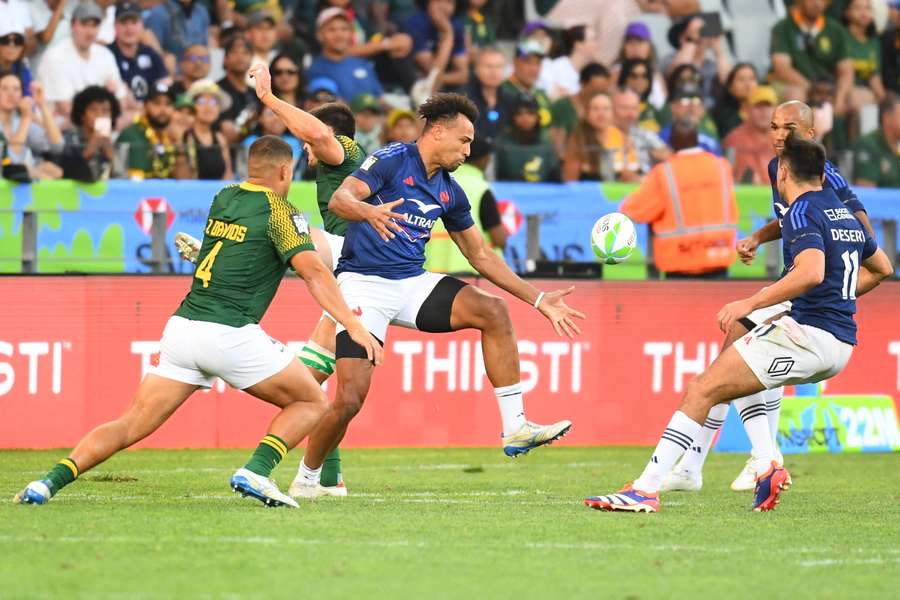 Les Bleus passent près. Les Bleus passent près.