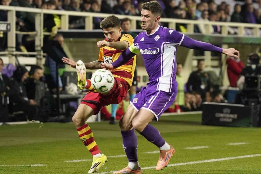 Gosens (r.) spielte über die gesamte Distanz