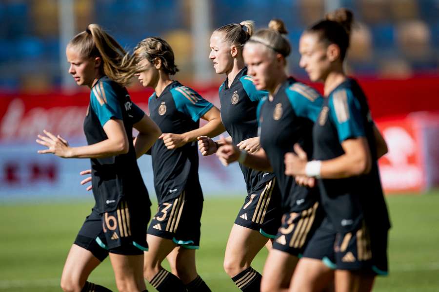 Die DFB-Frauen bereiten sich derzeit auf die Olympischen Spiele in Frankreich vor.