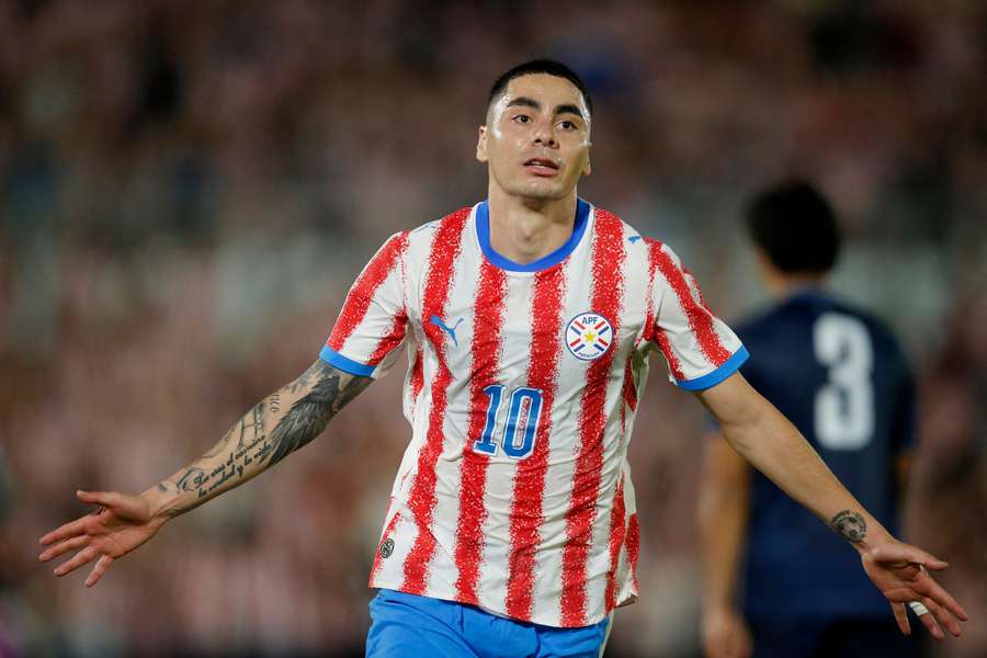Miguel Almiron becomes first World Cup player to be shown red card for covering his mouth