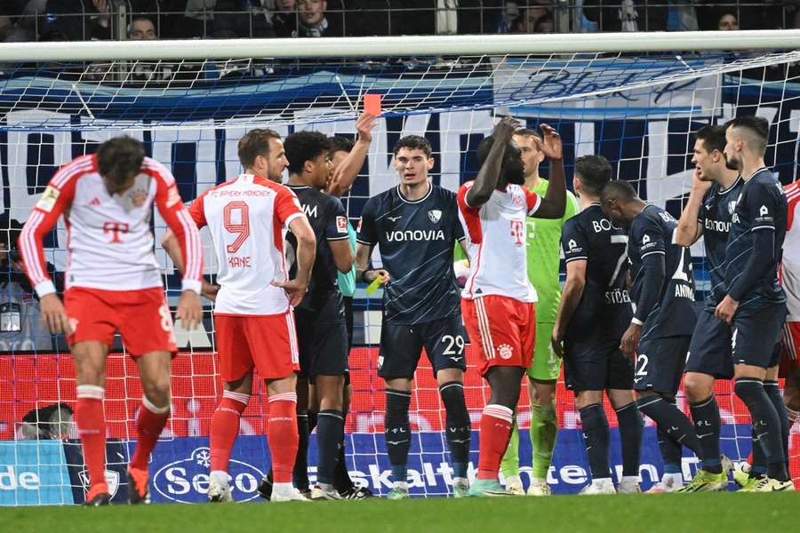 Na 77 minuten kreeg Dayot Upamecano van Bayern zijn tweede gele kaart